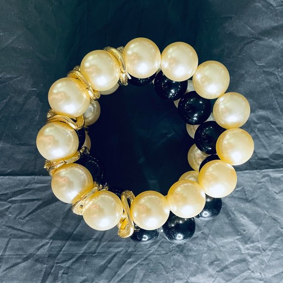 Women's Pearl Bracelet - Picture 3 of 4